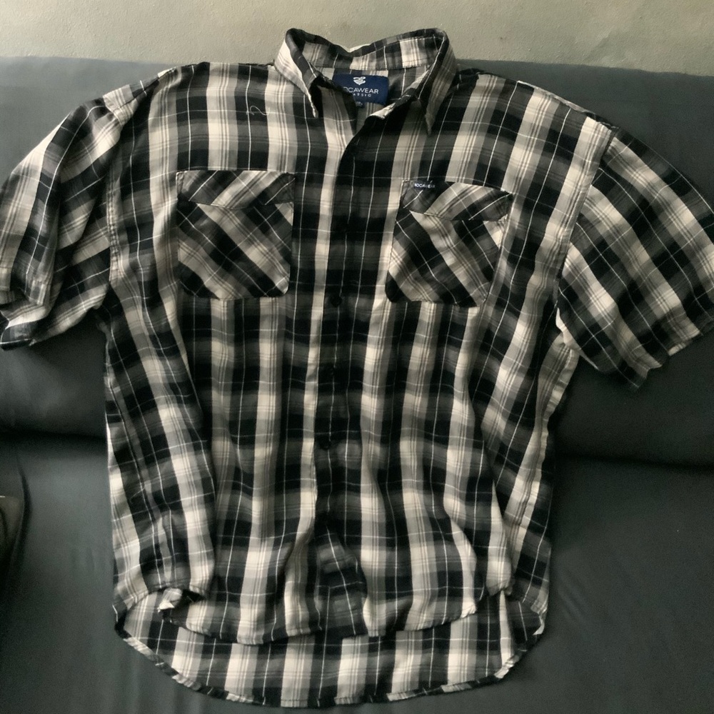 ROCAWEAR Classic Short Sleeve Button Down